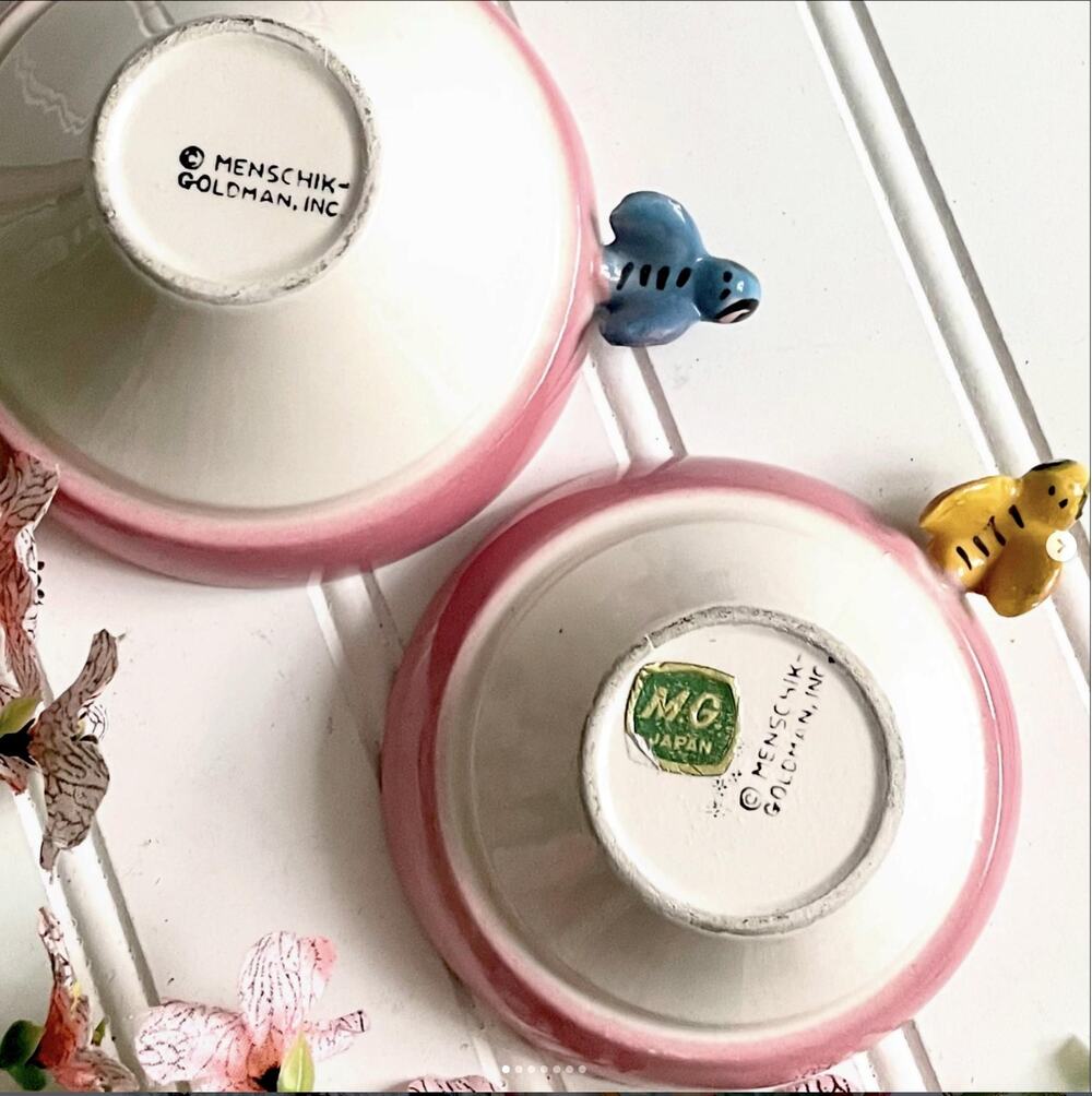 Vintage Menschick Goldman Japan Pink Measuring Cups Bumblebee 1 Cup 1/4 Cup PAIR